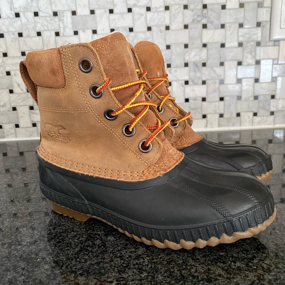 Sorel insulted duck boots - size 4